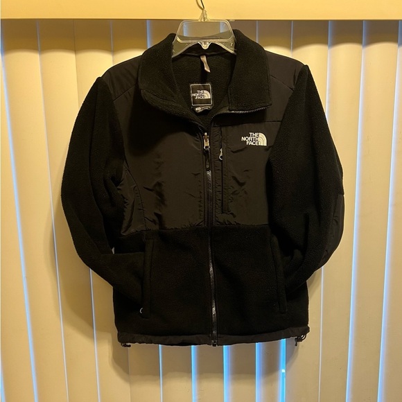 The North Face Women's Full-Zip Fleece Jacket, Size Medium-Black color. - Picture 4 of 14
